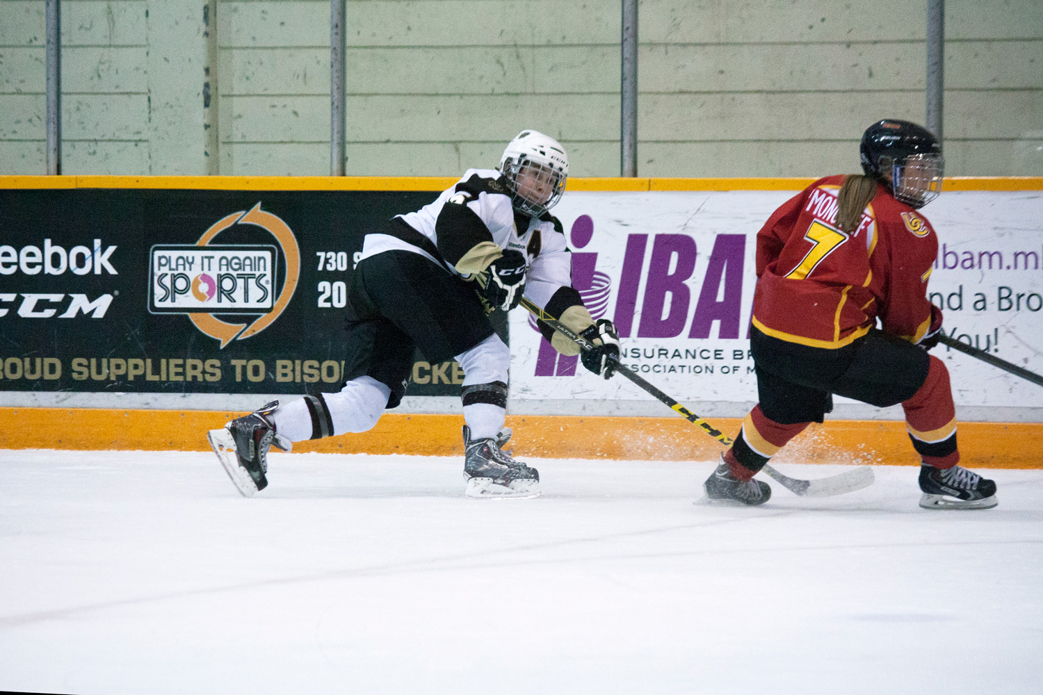 Womens'-Hockey-3_RGB_Photo-by-Carolyne-Kroeker