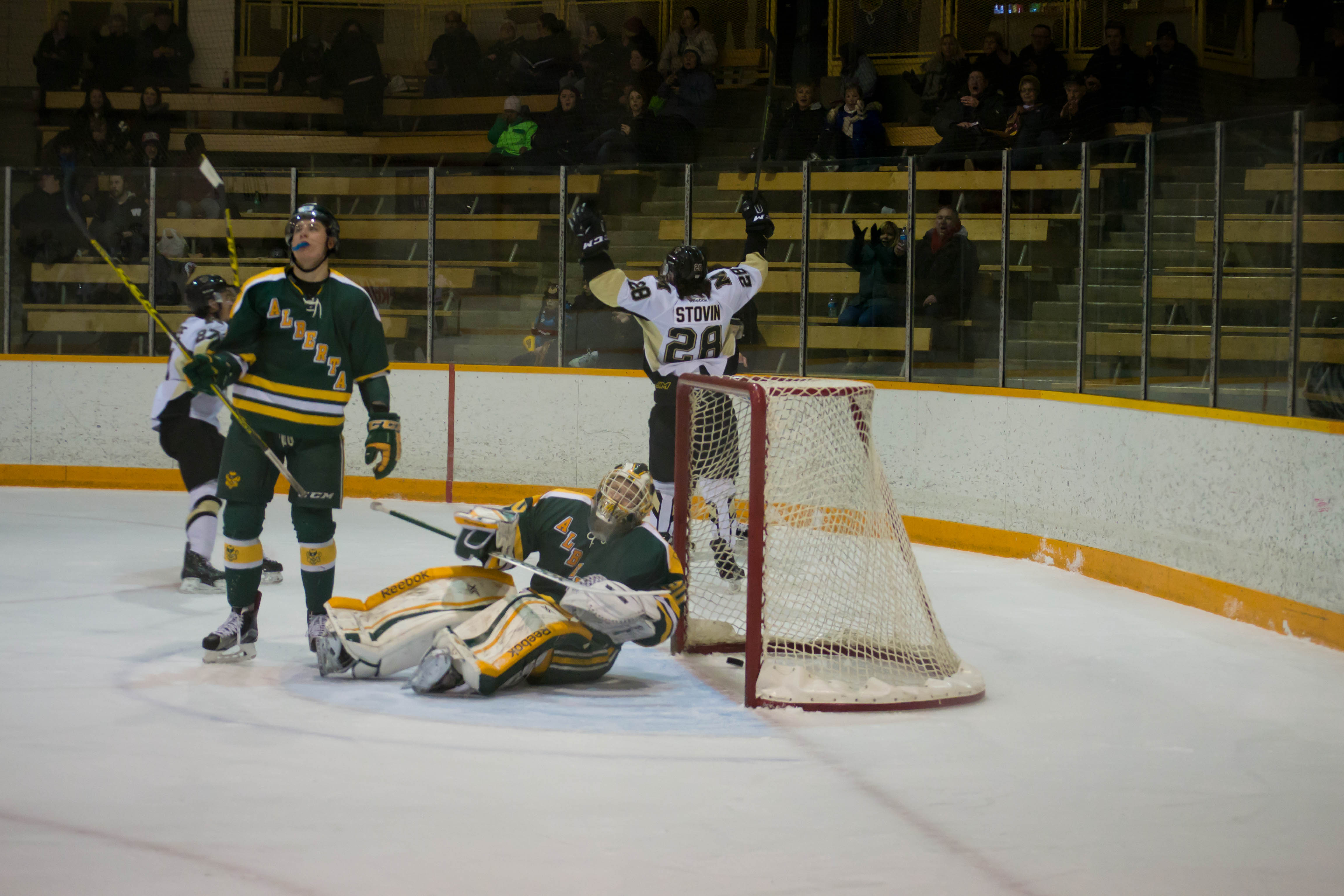 Mens_Bison_Hockey_Summary_RGB_By_Chantal_Zdan-4