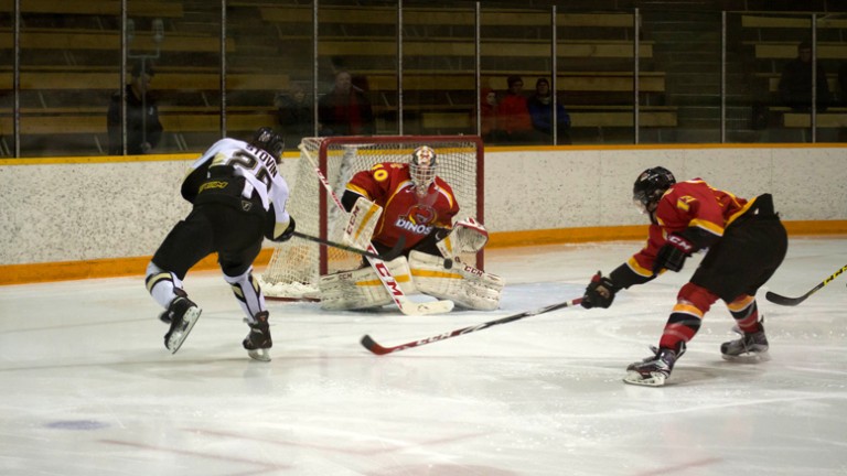 Bisons outlast Calgary 6-4 in men’s hockey