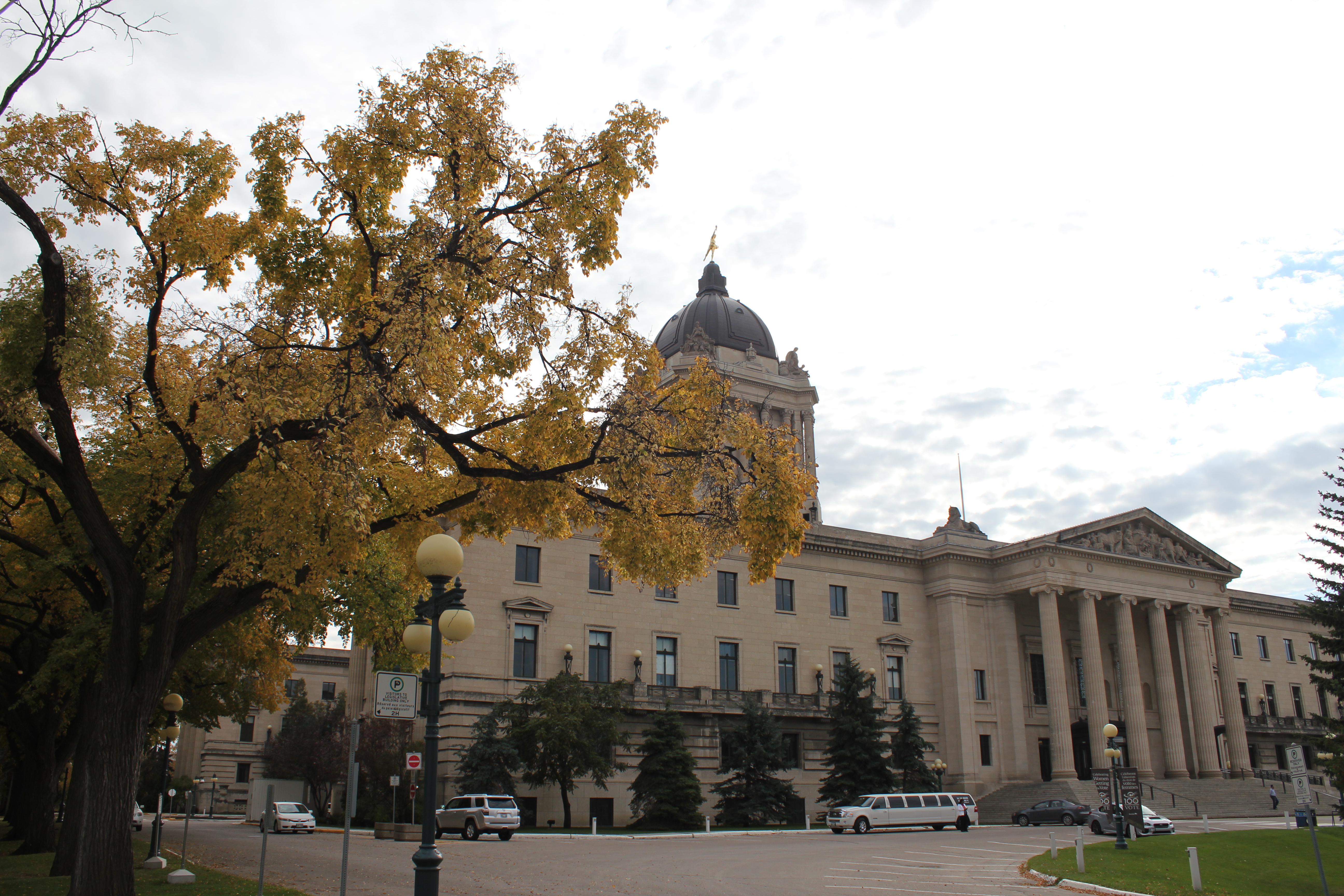news_legislative-building_photo-by-levi-garber