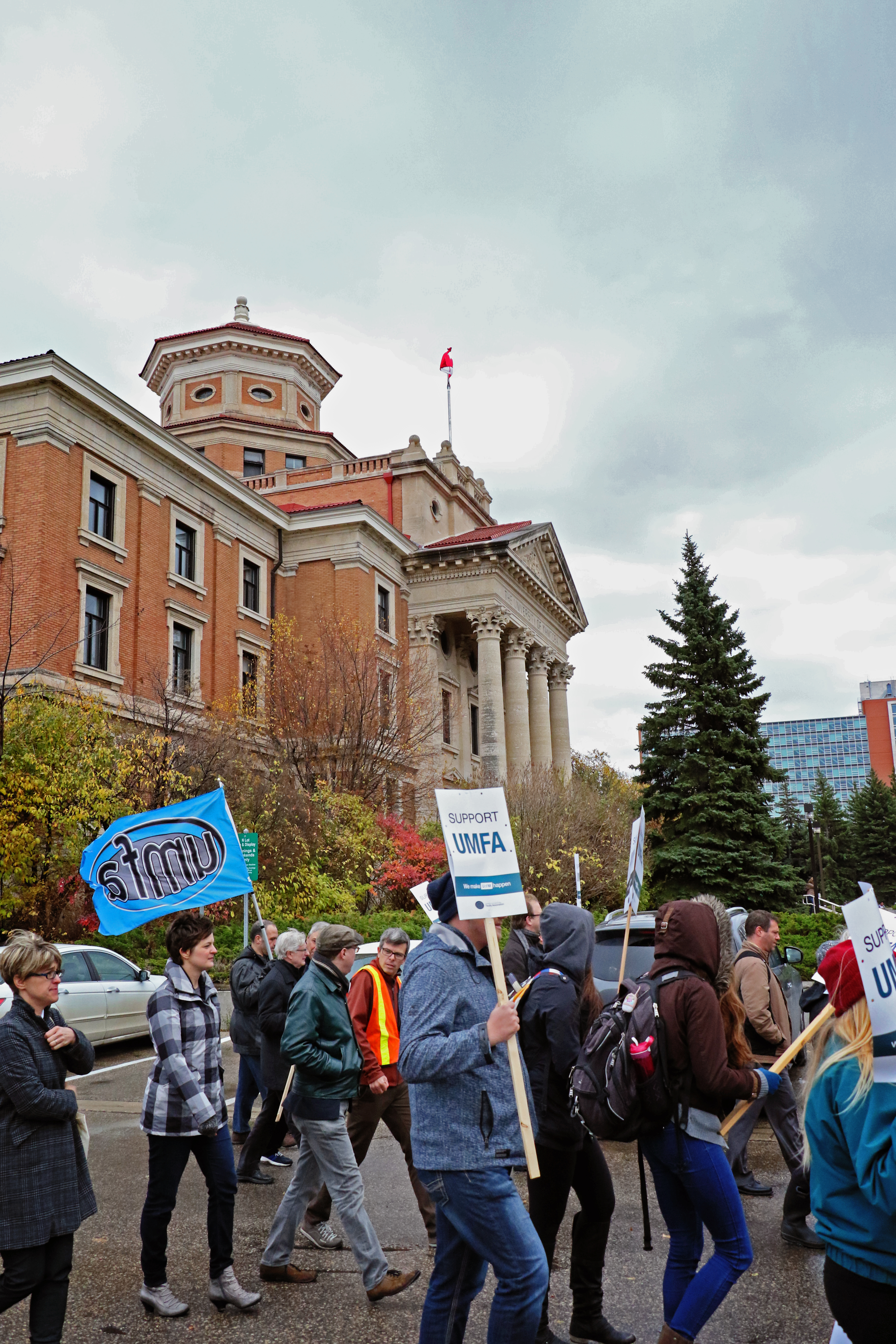 news_umfa-picket-rally-strike-october-21st_by-megan-colwell
