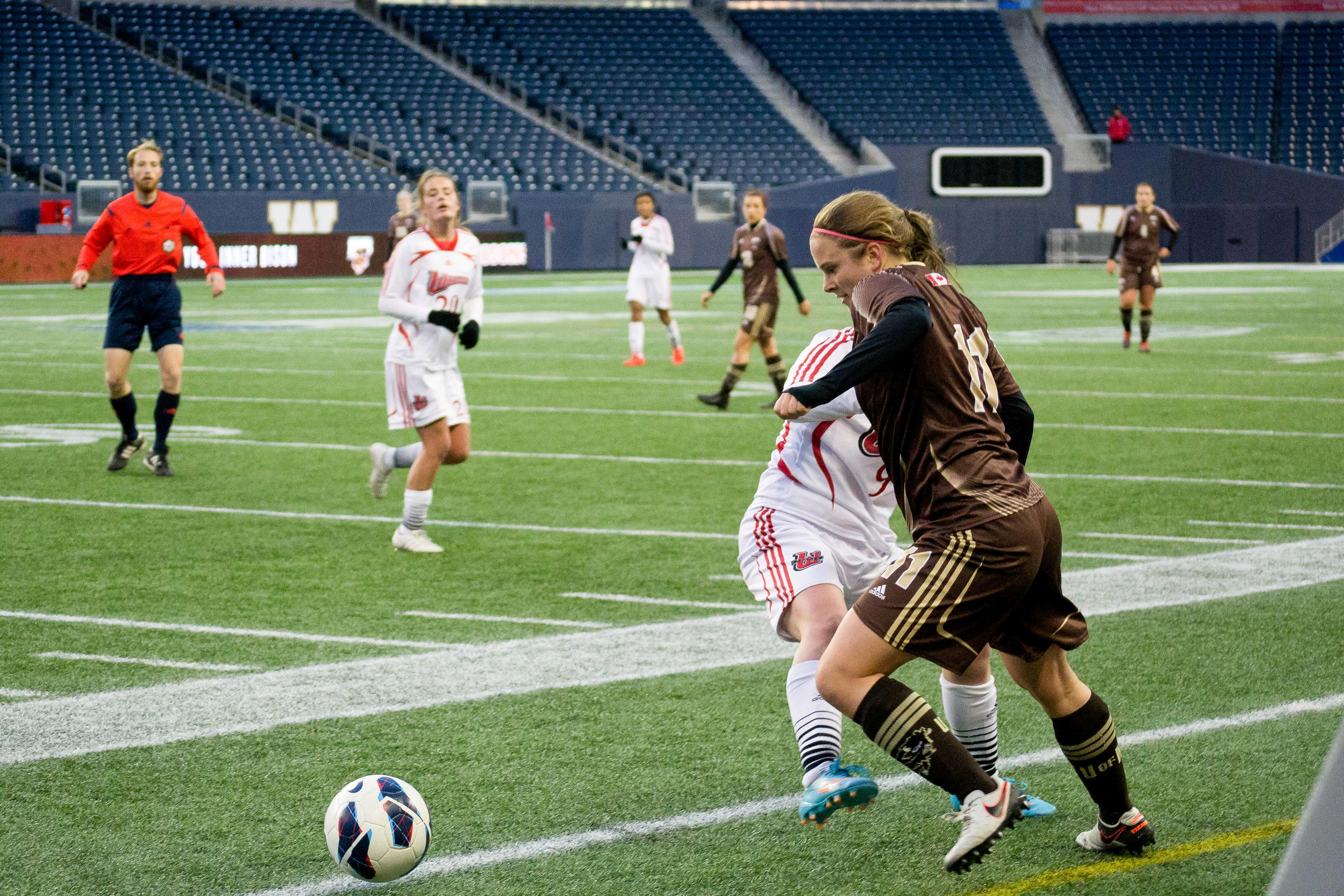 sports_bisons-womens-socce-duckworth-challenge-sara-schur-11_by-chantal-zdan
