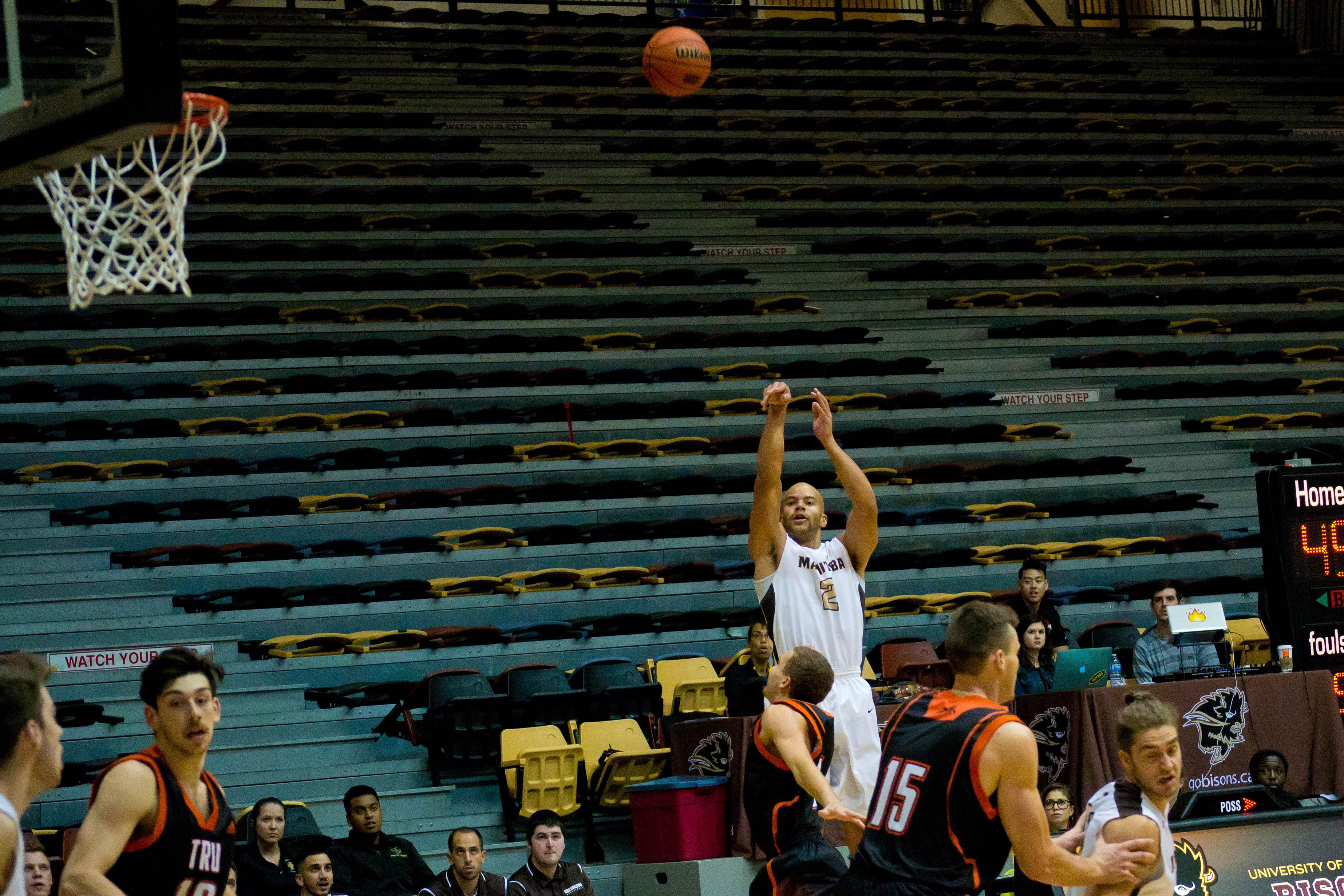 bisons_mens_basketball_vs_thompson_rivers_wolves_nov_11_2016-4