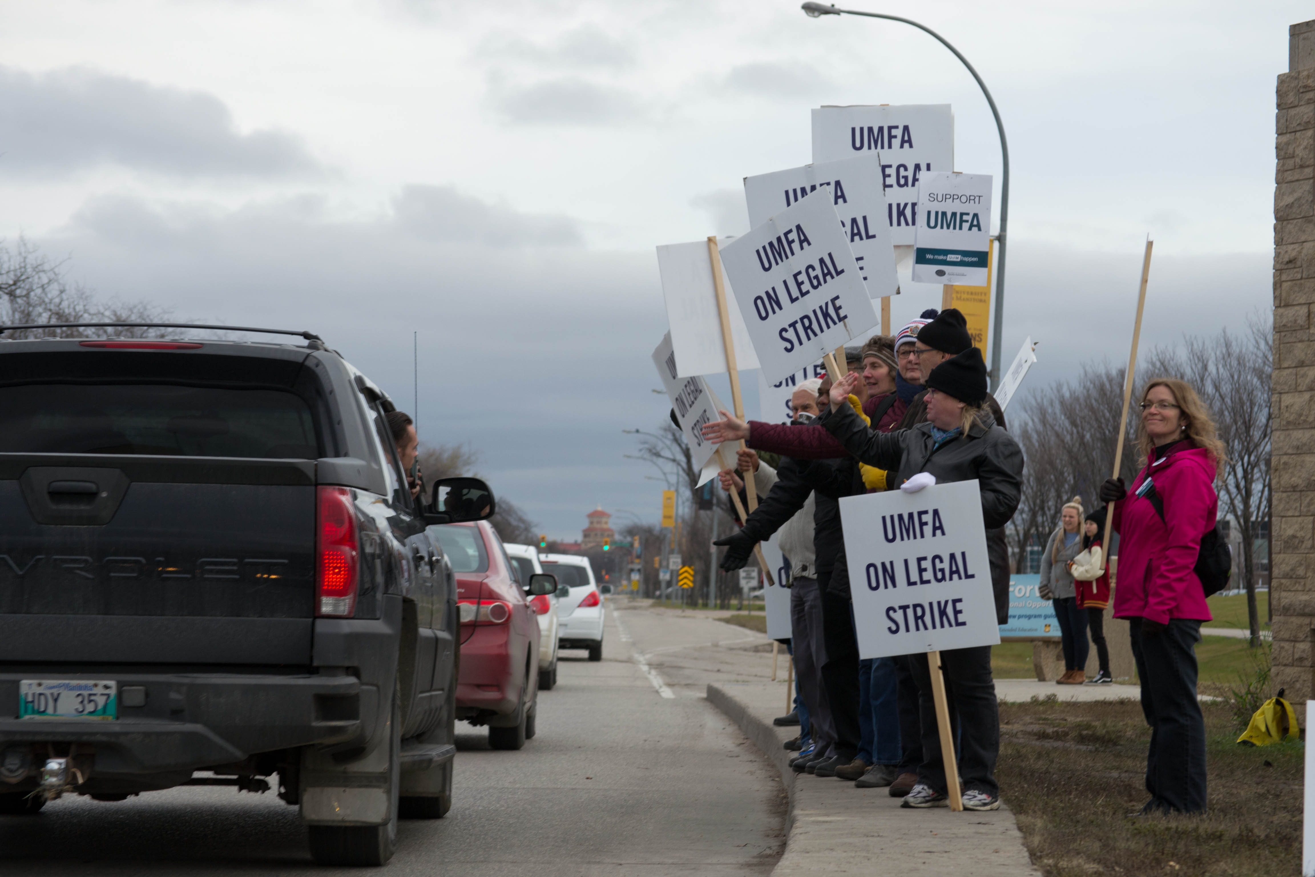 news_umfa-strike-picket-2016_by-chantal-zdan