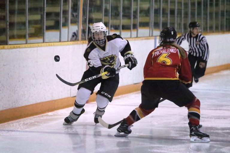 Bison women’s hockey team snap losing streak against the Dinos