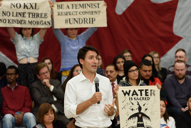 Pipeline protestors interrupt Trudeau town hall in Winnipeg