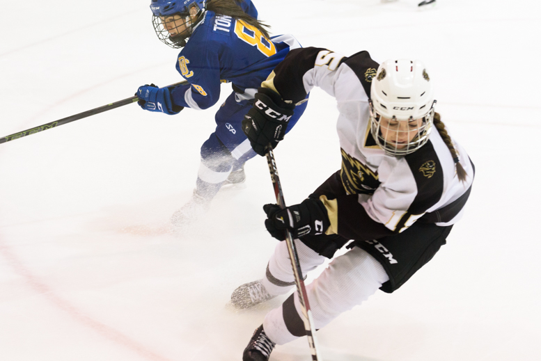 Sports_Bisons Women's Hockey Playoff Preview_web Bisons in action against the Thunderbirds