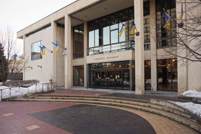 Photo of Winnipeg City Hall.