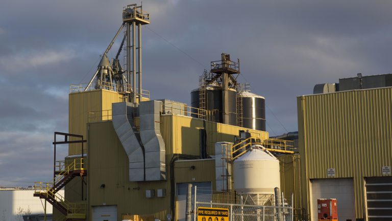 Province, Ottawa trade barbs over climate plan