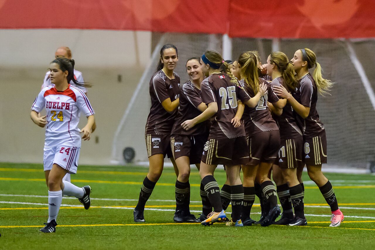 XFxGYMEV0amqZbjHGoLxH90MmruKeV-x7JA66dESPa0 Bisons celebrate a goal in their 5-1 drubbing of the Guelph Gryphons in the consolation semifinal.