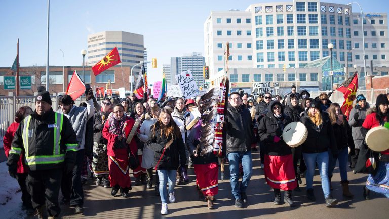 Hundreds rally to honour Tina Fontaine
