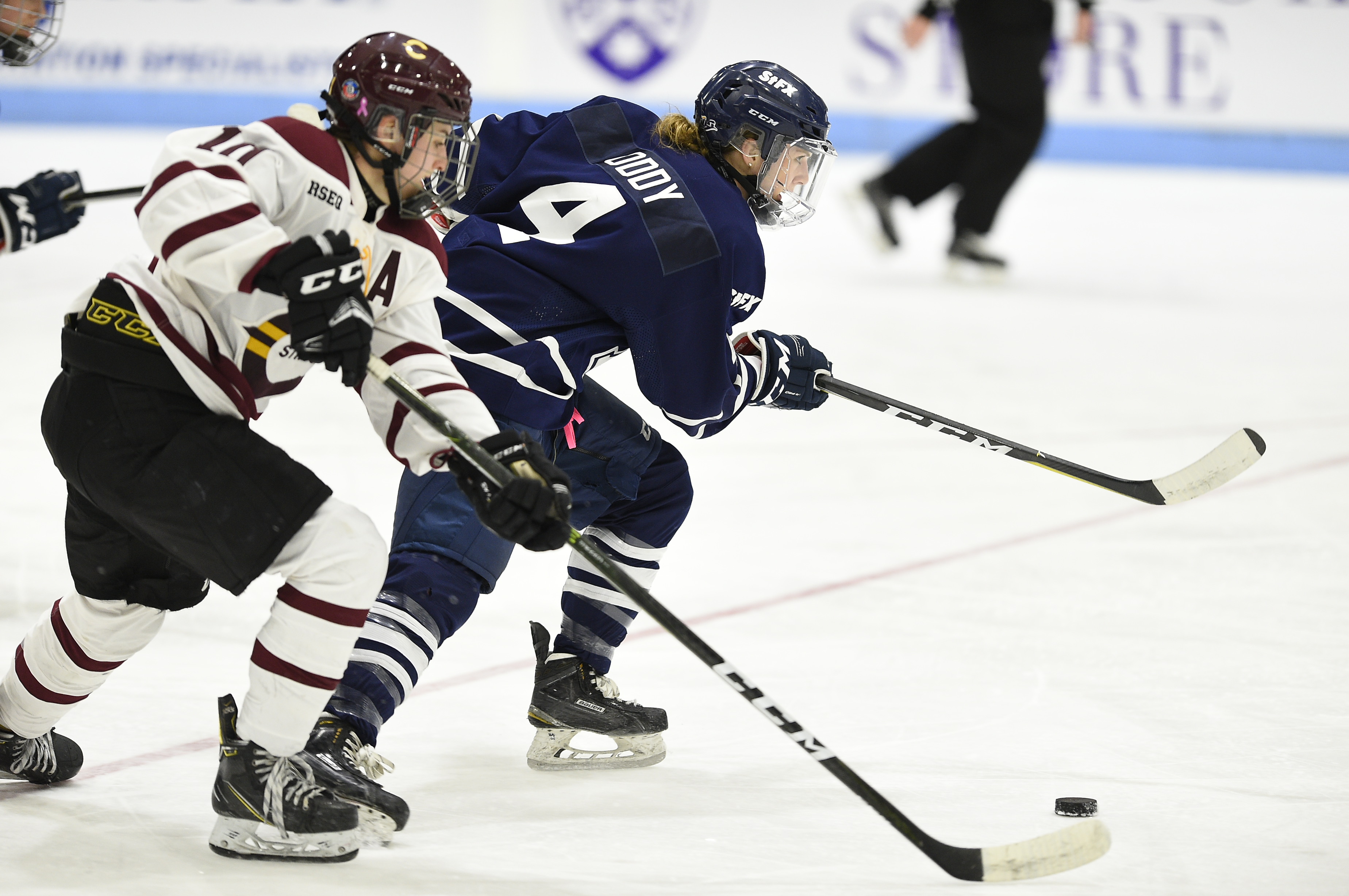 _D4S7119 Stingers and X-Women in action in the final quarter final. Concordia won 8-1 on March 16 at the U SPORTS Women's Hockey National Championships in London, Ont.