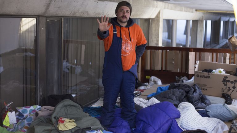 Students sleep outdoors to support homeless