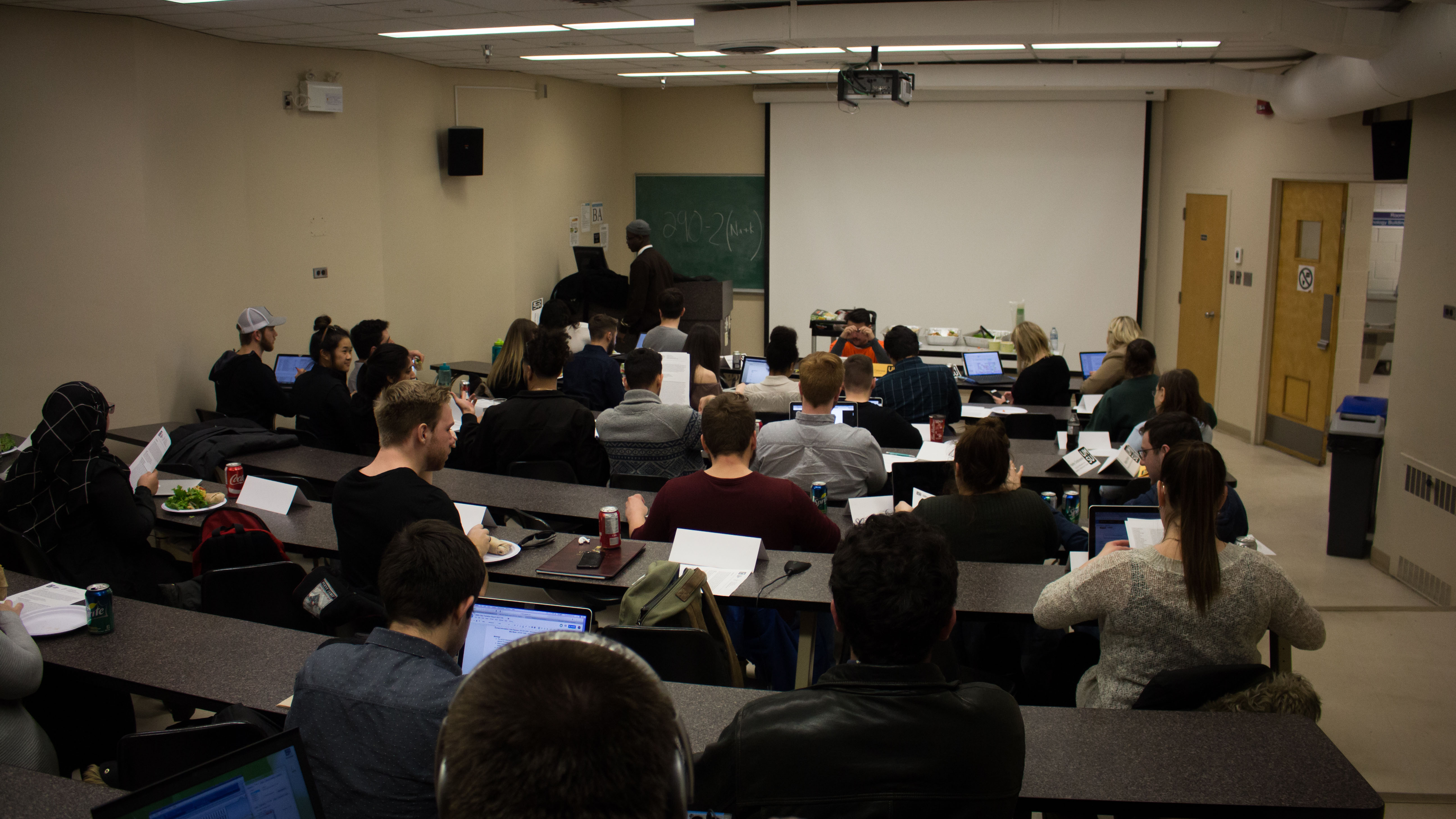 news_UMSUgeneralmeeting_photobyquincyhoudayer_RGB web