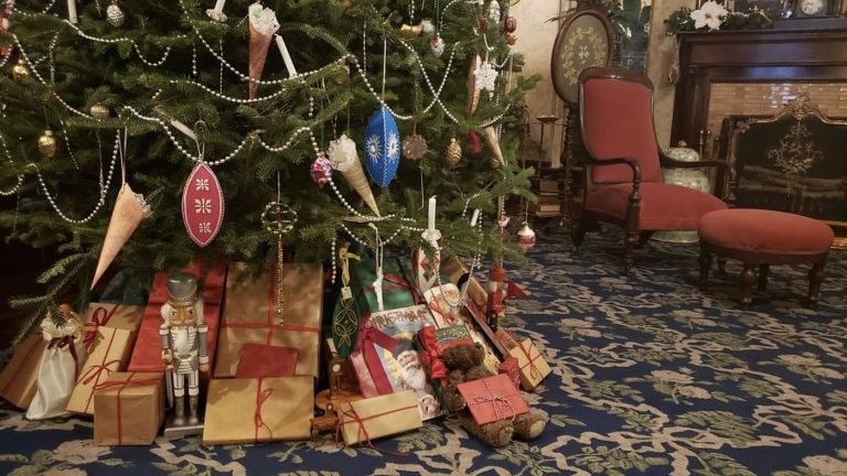 Have yourself a merry little Victorian Christmas