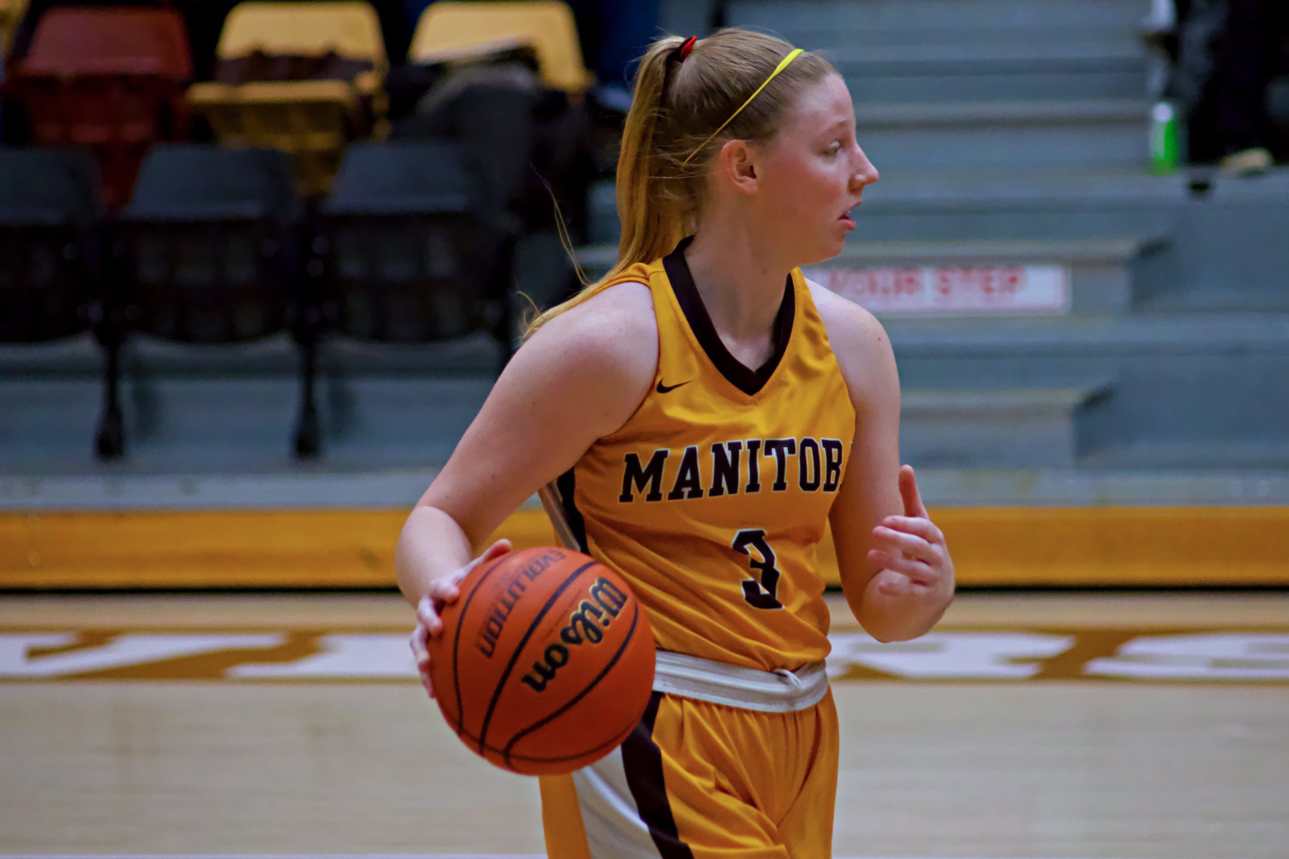Bisons basketball struggles against Cougars The Manitoban