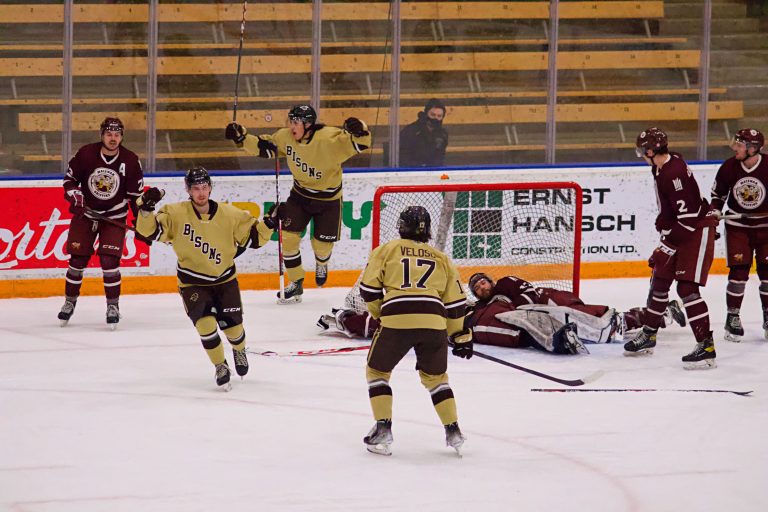 Men’s hockey dominant over Griffins