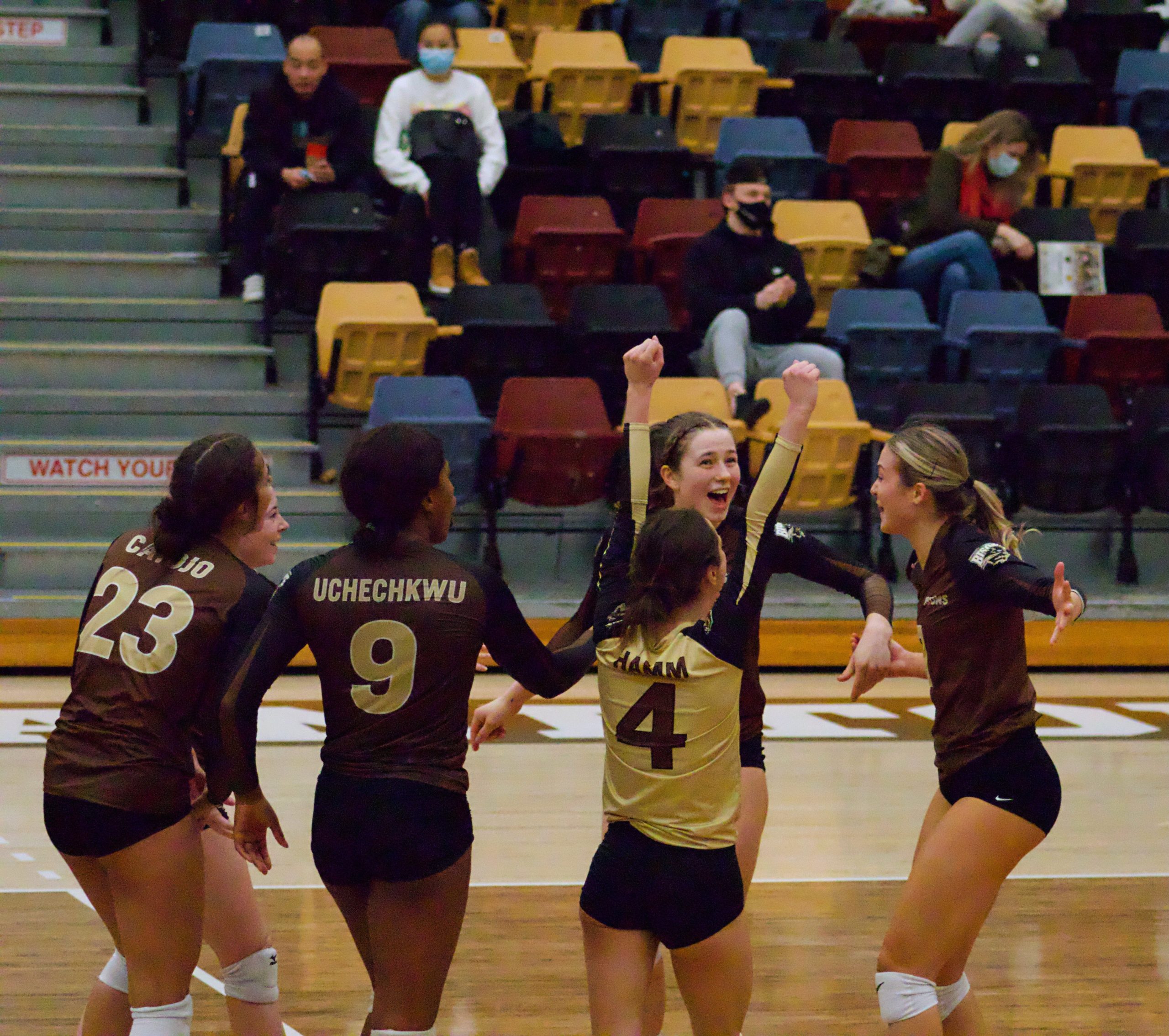 SPORTS Women's volleyball goes 1-1 with Bobcats