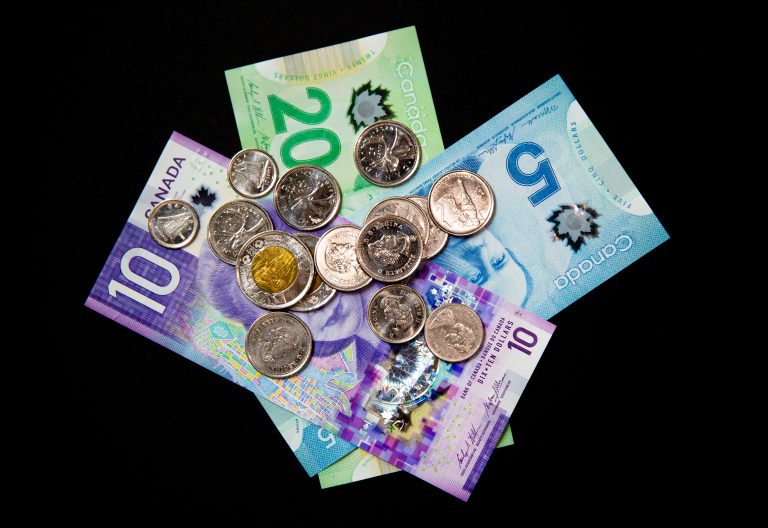 Manitoba to raise minimum wage to $15 by October 2023