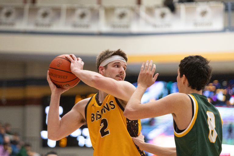 Bisons basketball falls prey to Thunderbirds