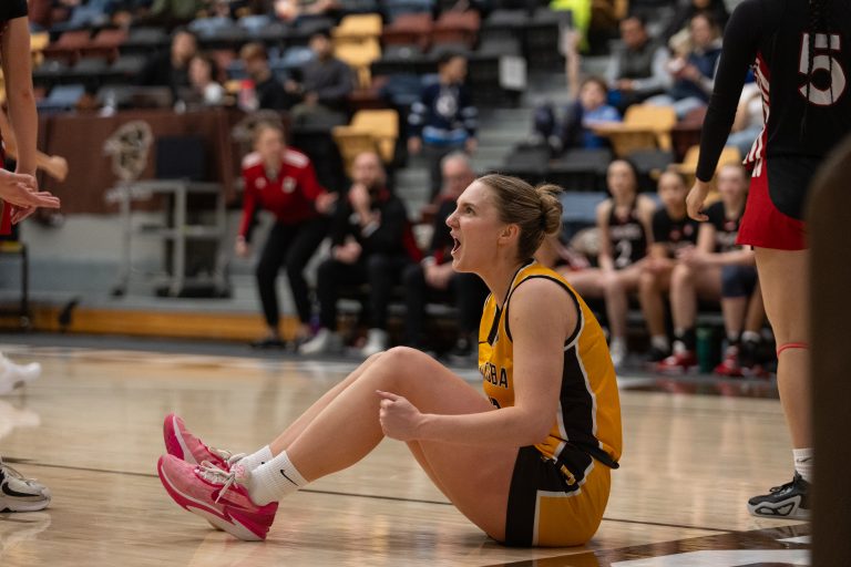 Women’s basketball edges Wesmen while men disappoint