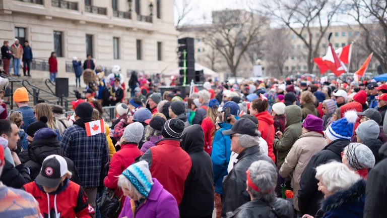 Manitobans rally for Canada at the Legislative Building