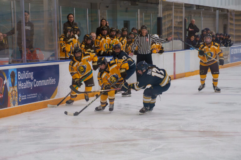 Bisons women’s hockey falls 5-4 despite lead